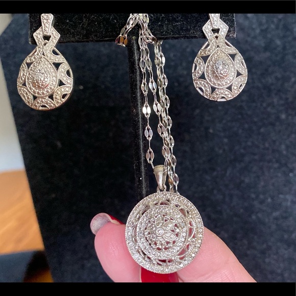 KARIS COLLECTION OF BEAUTY - Picture 5 of 10